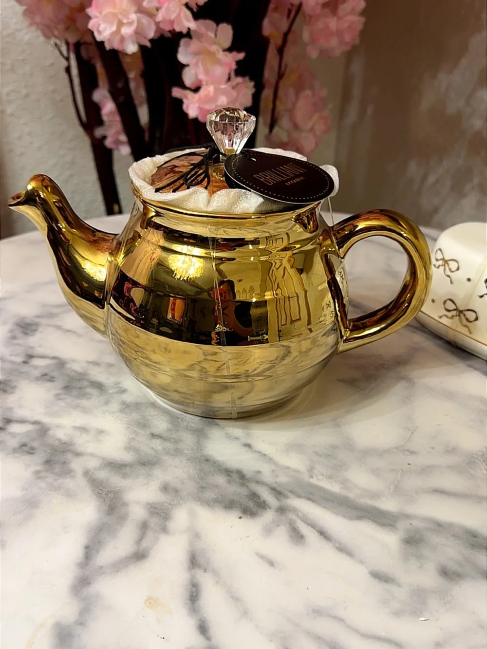 Gold Ceramic Teapot with Lid - Elegant Home Kitchen Accent